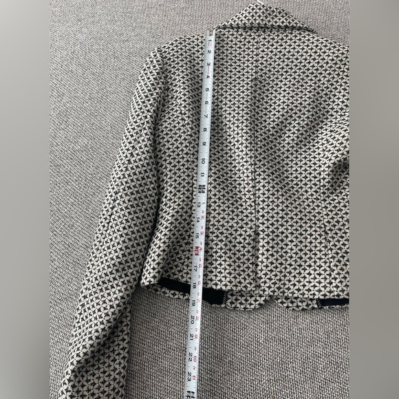 White House Black Market Black and White Cropped Blazer - Picture 5 of 16